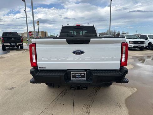 Used 2025 Ford F250 XL w/ FX4 Off-Road Package image 4