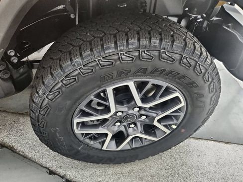 New 2026 Jeep Wrangler Unlimited Sahara AWD/4WD image 32