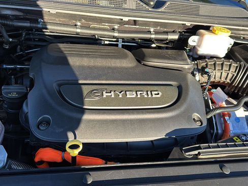 Used 2020 Chrysler Pacifica Touring-L w/ S Appearance Package image 30