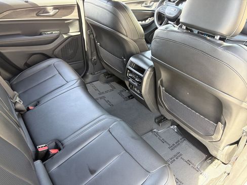 Used 2024 Jeep Grand Cherokee Limited w/ Luxury Tech Group II RWD image 14