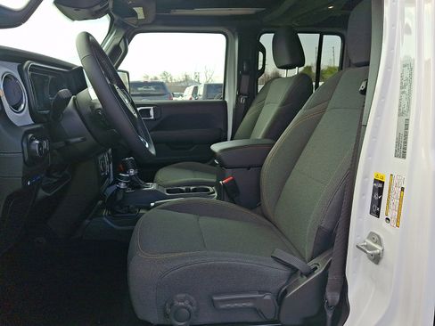 Used 2025 Jeep Wrangler Unlimited Sahara w/ Safety Group image 13