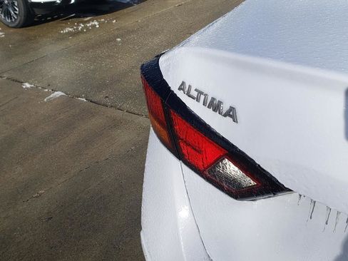 Certified 2025 Nissan Altima 2.5 SR w/ SR Premium Package image 11