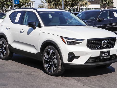 New 2026 Volvo XC40 B5 Ultra w/ Climate Package AWD/4WD image 3