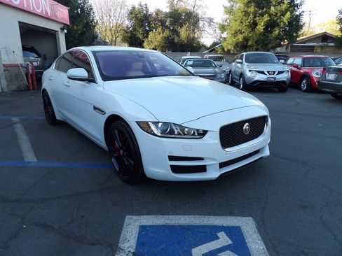 Used 2017 Jaguar XE Prestige AWD/4WD image 2