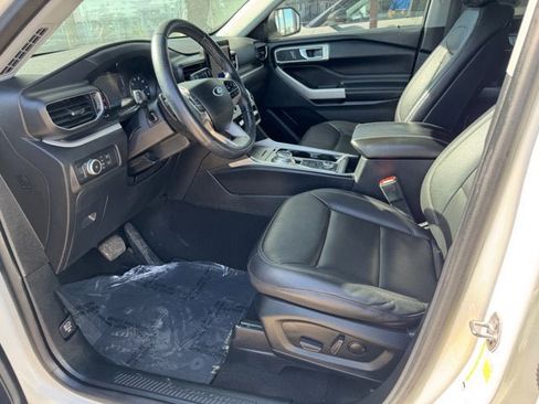 Used 2020 Ford Explorer XLT w/ Equipment Group 202A AWD/4WD image 9