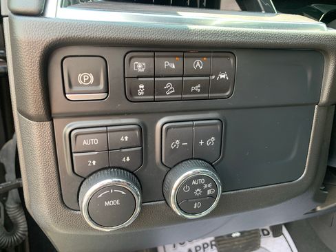 Used 2025 Chevrolet Tahoe Z71 AWD/4WD image 17