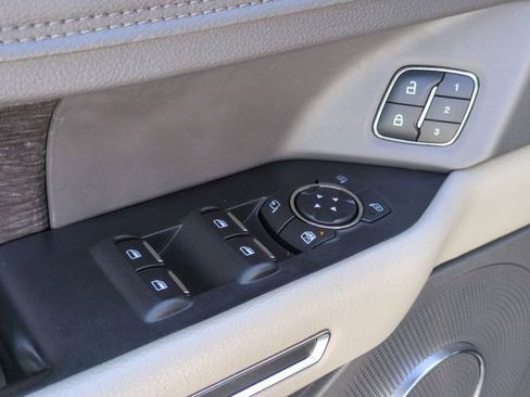 Used 2019 Ford Expedition Limited w/ Equipment Group 302A AWD/4WD image 13