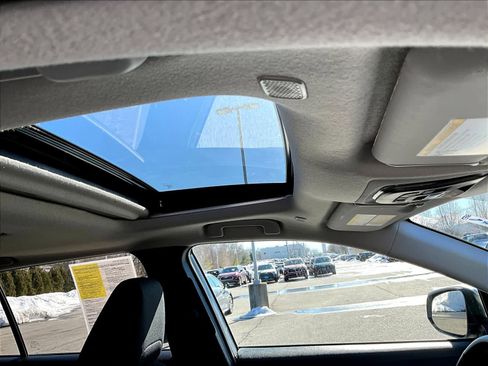 Used 2024 Toyota Corolla Cross LE w/ Moonroof Package image 22