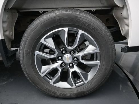 Used 2024 Chevrolet Silverado 1500 LT AWD/4WD image 10