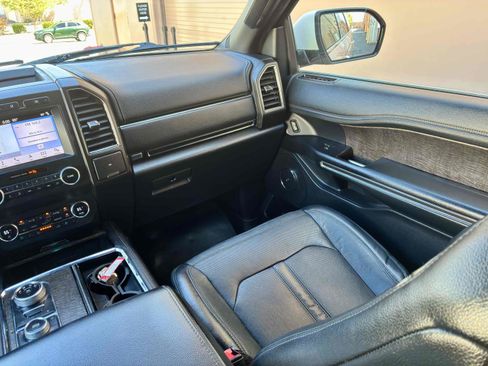 Used 2019 Ford Expedition Limited w/ Equipment Group 301A AWD/4WD image 17