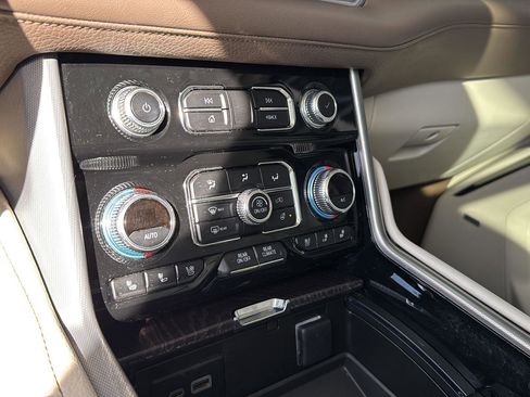 Used 2023 GMC Yukon Denali w/ Denali Reserve Package image 23