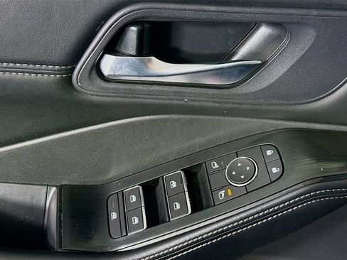 Certified 2024 Nissan Rogue SL FWD image 23
