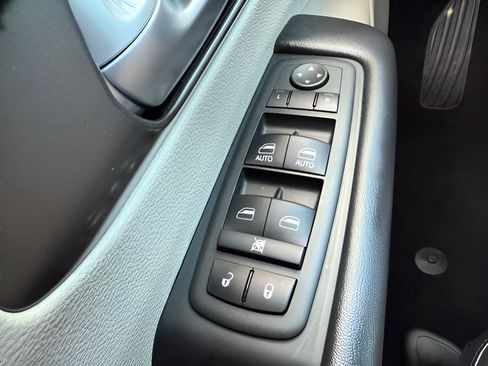 Used 2024 Chrysler Pacifica Touring-L FWD image 21
