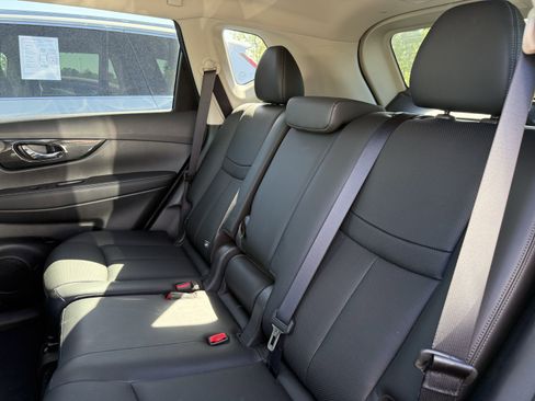 Used 2018 Nissan Rogue SL w/ Premium Package image 33