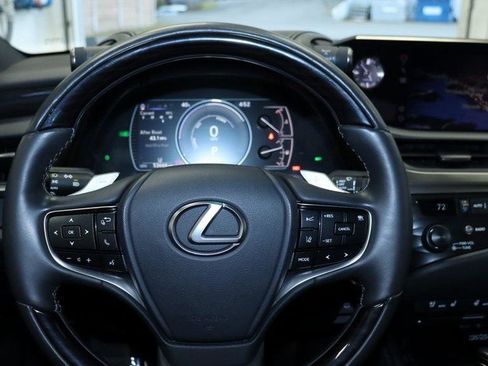 Used 2020 Lexus ES 300h w/ Accessory Package image 15