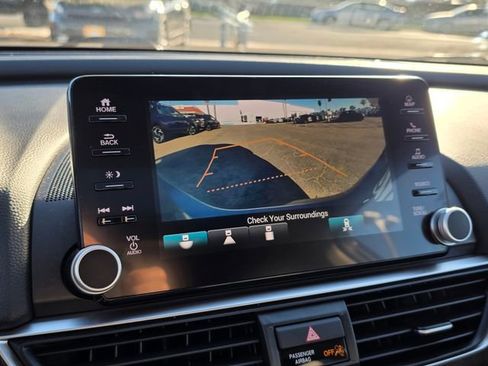 Used 2018 Honda Accord Touring image 29