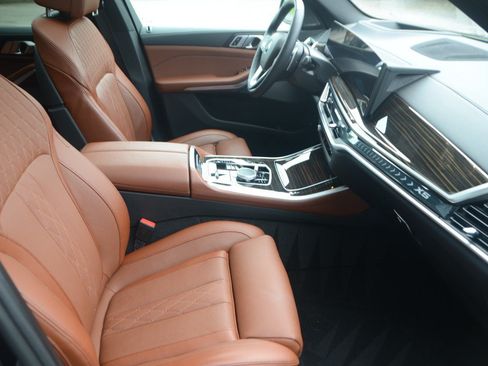 Used 2025 BMW X5 xDrive50e AWD/4WD image 4