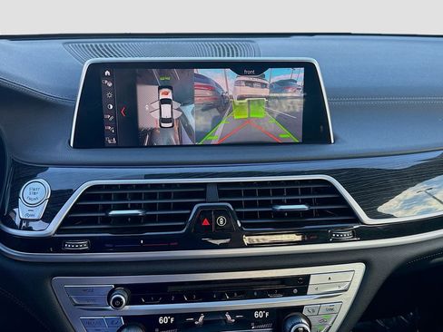 Used 2019 BMW 750i w/ M Sport Package image 10