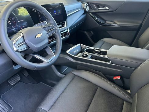 New 2026 Chevrolet Equinox LT w/ Convenience Package II FWD image 10