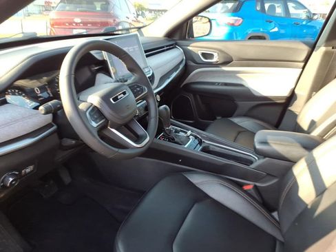 Used 2024 Jeep Compass Latitude AWD/4WD image 9