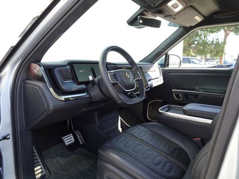 Used 2023 Rivian R1T Adventure image 11