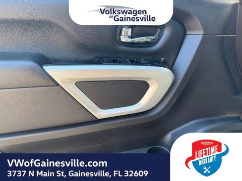 Used 2018 Nissan Titan SV w/ SV Convenience Package AWD/4WD image 16