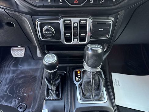 Used 2018 Jeep Wrangler Unlimited Sahara AWD/4WD image 26
