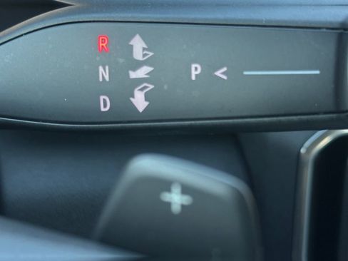 Used 2025 GMC Acadia Elevation image 19