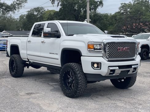 Used 2017 GMC Sierra 2500 Denali w/ Duramax Plus Package AWD/4WD image 20