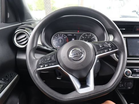 Used 2020 Nissan Kicks SV FWD image 32