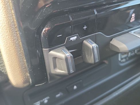 Used 2019 RAM 1500 Laramie AWD/4WD image 25