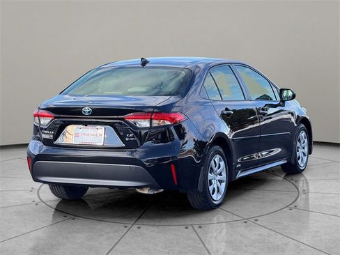 Used 2025 Toyota Corolla LE image 6
