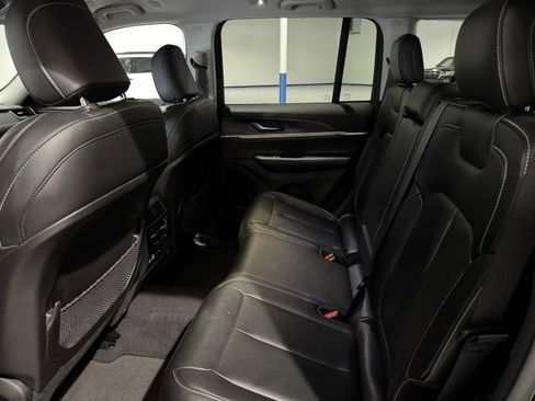 Used 2023 Jeep Grand Cherokee Limited image 35