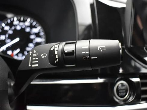 Used 2024 Nissan Pathfinder SV image 26