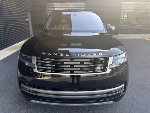 Used 2023 Land Rover Range Rover SE image 3