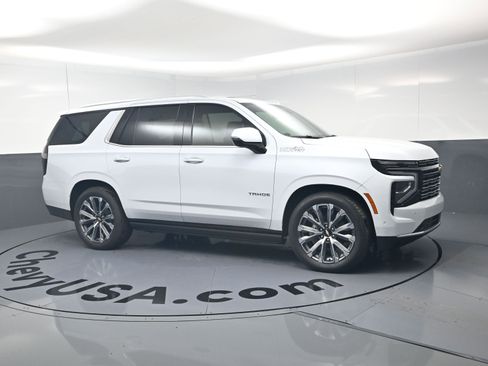 Used 2026 Chevrolet Tahoe High Country AWD/4WD image 2