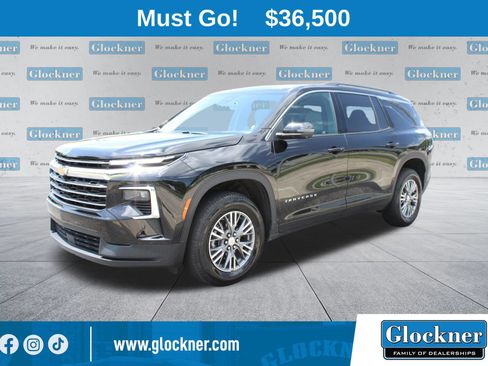 Used 2026 Chevrolet Traverse LT w/ Driver Confidence Package FWD image 1