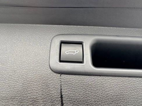 Certified 2025 Toyota Highlander Platinum image 10