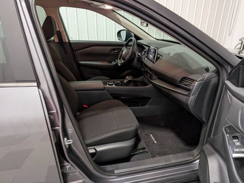 Used 2025 Nissan Rogue S AWD/4WD image 26