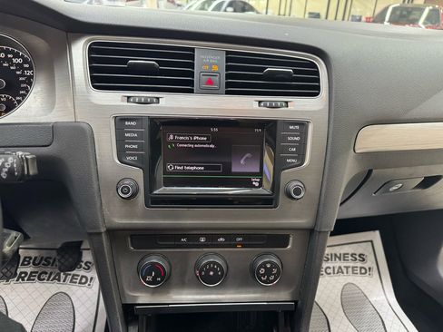 Used 2015 Volkswagen Golf S image 25