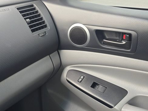 Used 2014 Toyota Tacoma w/ TRD Sport Package image 37