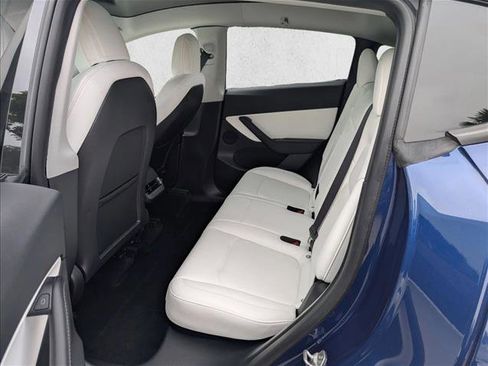 Used 2022 Tesla Model Y Performance AWD/4WD image 17