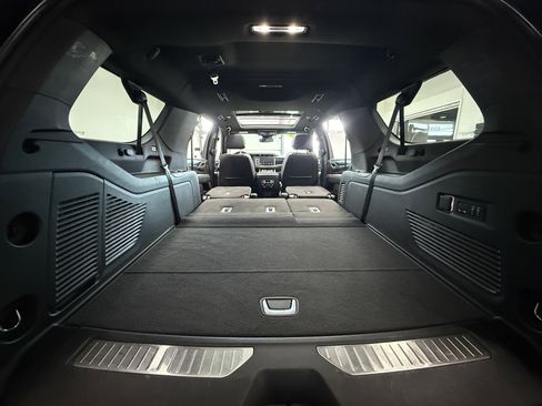 Used 2024 GMC Yukon XL Denali image 10