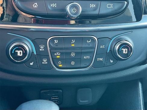 Used 2023 Chevrolet Traverse LT w/ LT Premium Package image 16