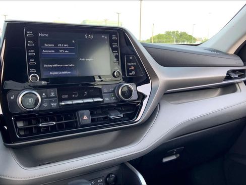 Used 2022 Toyota Highlander XLE FWD image 35