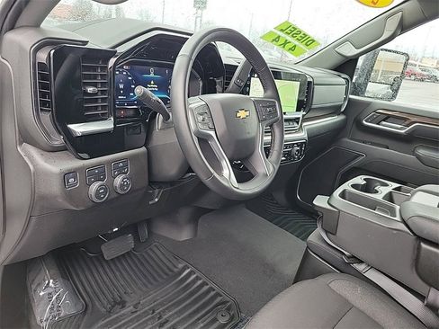 Used 2025 Chevrolet Silverado 2500 LT w/ Convenience Package image 19