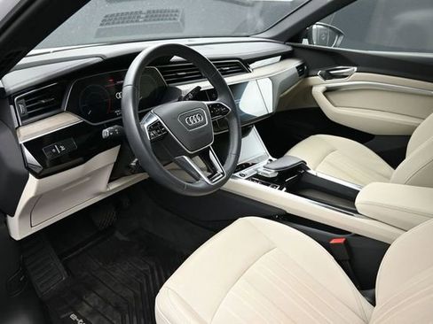 Used 2024 Audi Q8 e-tron Premium Plus w/ Premium Plus Package AWD/4WD image 11