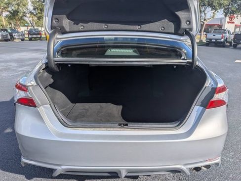Used 2020 Toyota Camry SE FWD image 13