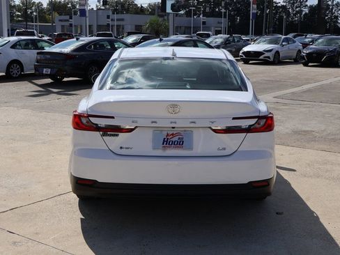 Used 2025 Toyota Camry LE image 18