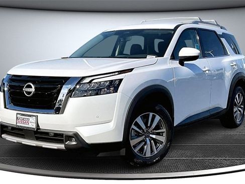 New 2025 Nissan Pathfinder SL image 2